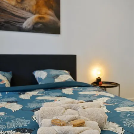 Classy 1Br Apartment Overlooking A Beautiful Park Appartement Anvers