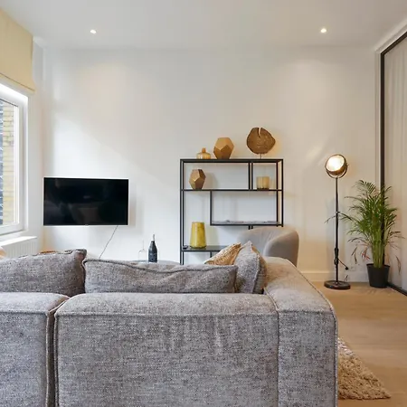 Classy 1Br Apartment Overlooking A Beautiful Park Appartement Anvers