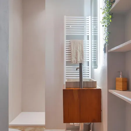 Classy 1Br Apartment Overlooking A Beautiful Park